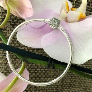 Pandora Signature Clasp Bracelet Slvr All Sizes